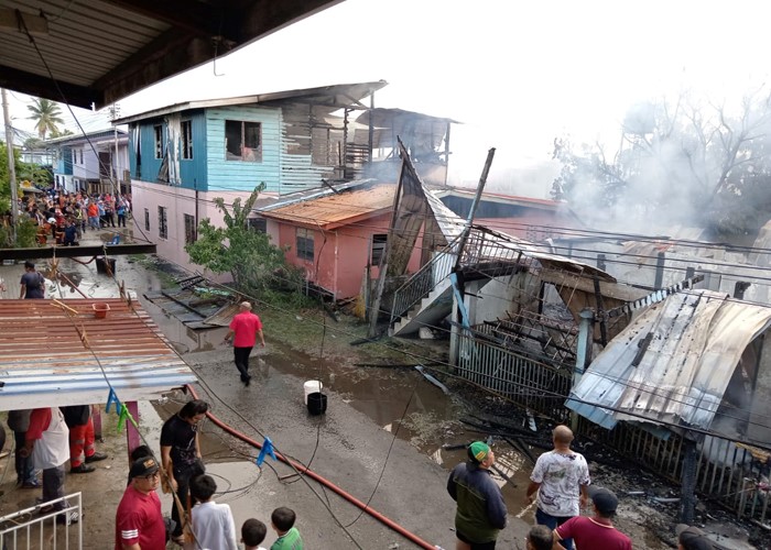 15 rumah musnah, 8 kenderaan musnah dan 2 bomba cedera kebakaran dua lokasi di Putatan
